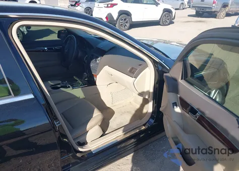 2010 Mercedes-Benz C 300 Luxury/Sport z USA, uszkodzony, nr VIN WDDGF5EB9AR086173